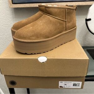Ugg Mini Platform size 10